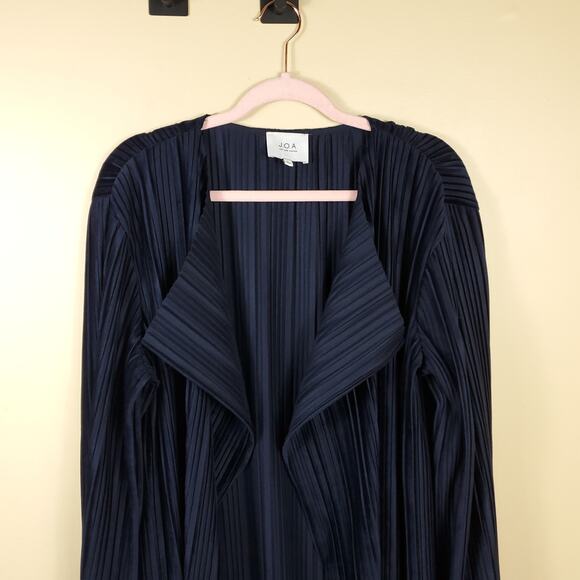 J.O.A Navy Pleated Velvet OPen Front Long Line Cardigan Size L - Picture 2 of 10